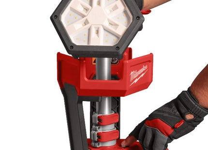 MILWAUKEE TORRE FARO LED MULTIDIREZIONALE CON TREPPIEDE MOD. M18 SAL2-0