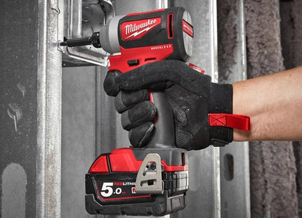 MILWAUKEE AVVITATORE IMPULSI DA 1/4" HEX A BATTERIA M18 BLID2-502X