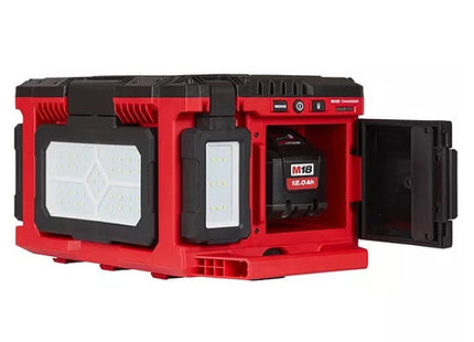 MILWAUKEE PACKOUT TRE FARETTI LED ORIENTABILI MOD. M18 POALC-0 (V1/23)