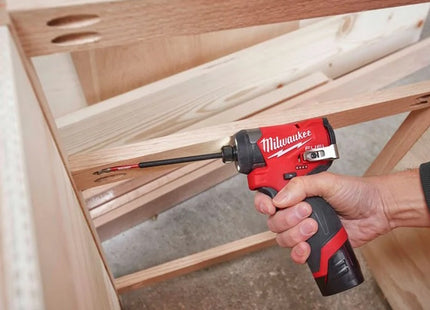 MILWAUKEE AVVITATORE IMPULSI DA 1/4" HEX A BATTERIA M12 FID2-0X(V1/23)