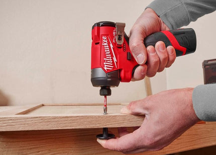 MILWAUKEE AVVITATORE IMPULSI DA 1/4" HEX A BATTERIA M12 FID2-202X(V1/23)