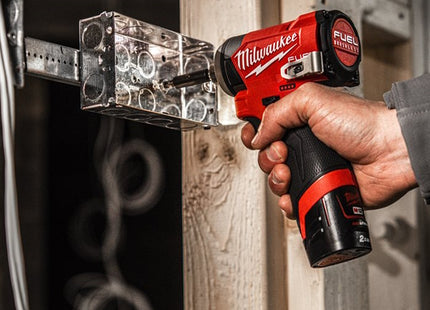 MILWAUKEE AVVITATORE IMPULSI DA 1/4" HEX A BATTERIA M12 FID2-202X(V1/23)