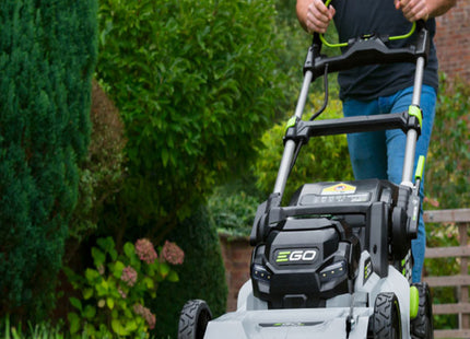 EGO RASAERBA A BATTERIA A TRAZIONE LM2236E-SP 56V 10AH TAGLIO CM55