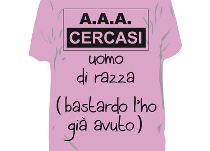 RICCI PROFUMATORE AUTO T-SHIRT SCRITTE "AAA CERCASI UOMO DI..." FRAGOLA