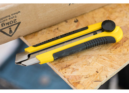 STANLEY CUTTER IN BI-MATERIALE DYNAGRIP CON LAMA DA MM25